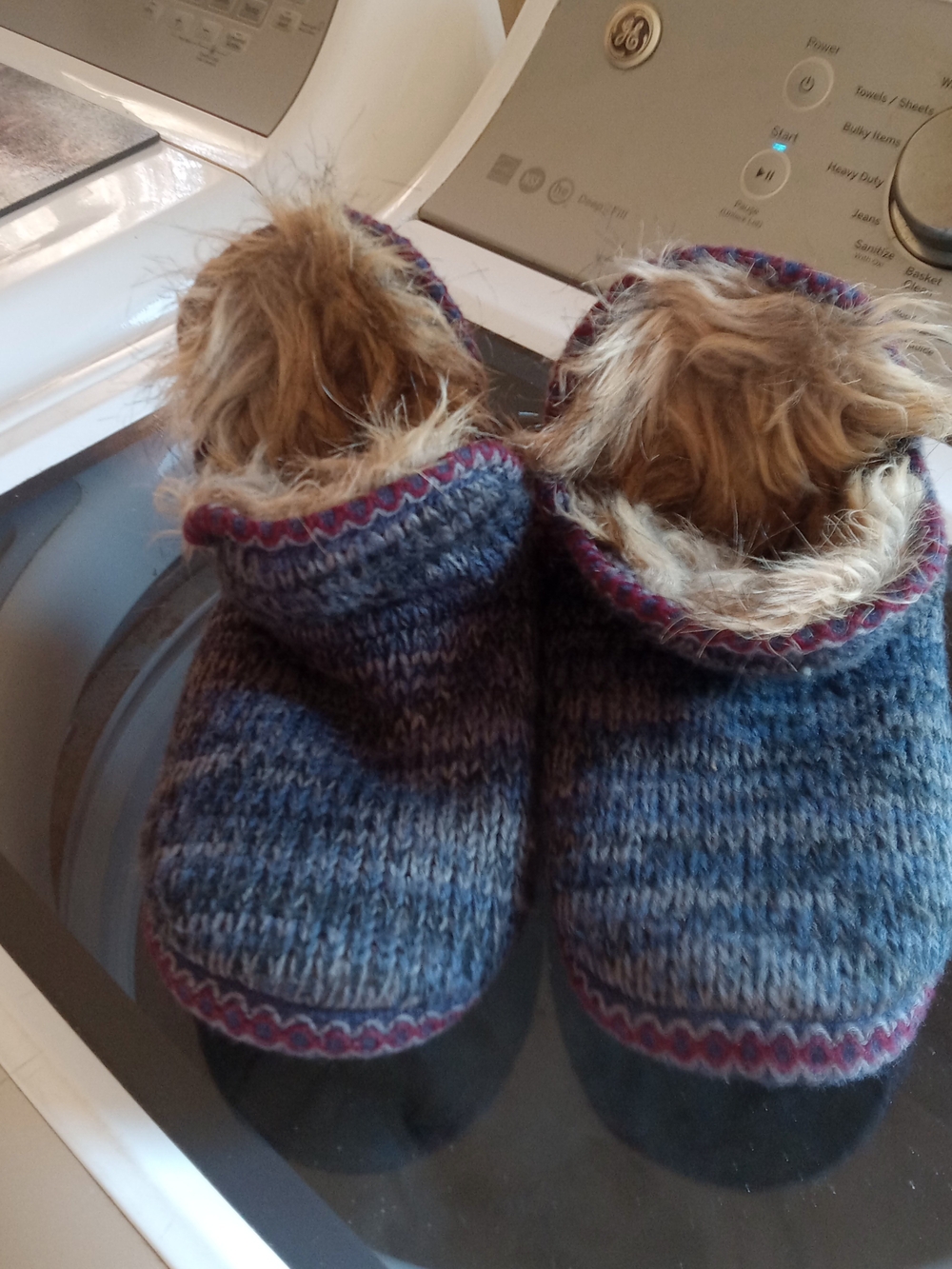 Muk Luks Blue Knit Faux-Fur Lined Slipper Mules with Maroon Trim